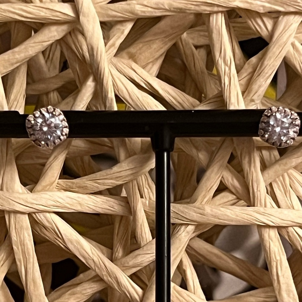 MOISSAINITE • STUD EARRINGS • GRA DOCUMENTS INCLUDED - Picture 2 of 7